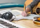 Piszę teksty piosenek: Songwriter, tekściarz, muzyk, poeta
