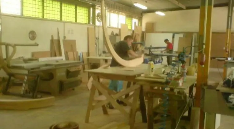 Naprawa renowacja krzeseł klejenie dorabianie elementów drewnianych stolarz ursus