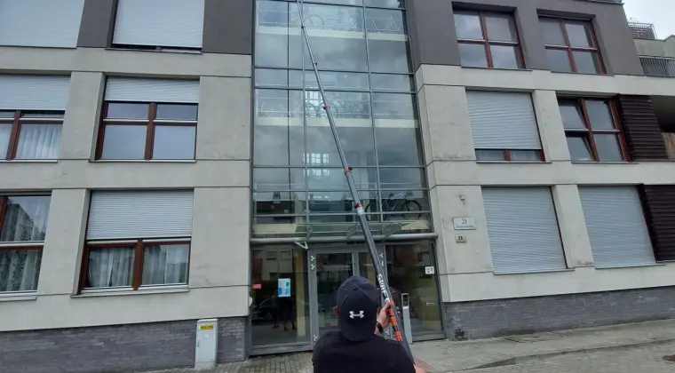Mycie elewacji budynków, mycie szyb na wysokości