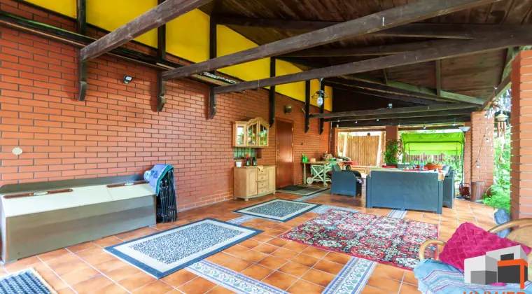 Zainwestuj w Aktywa. Sprzedam dom z 8 mieszkaniami na wynajem, trwające umowy najmu