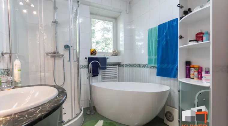 Zainwestuj w Aktywa. Sprzedam dom z 8 mieszkaniami na wynajem, trwające umowy najmu