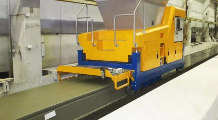 Machine for the production of hollow core slabs by extrusion