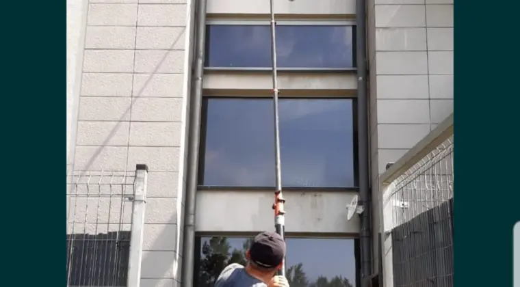 Mycie elewacji budynków, mycie szyb na wysokości