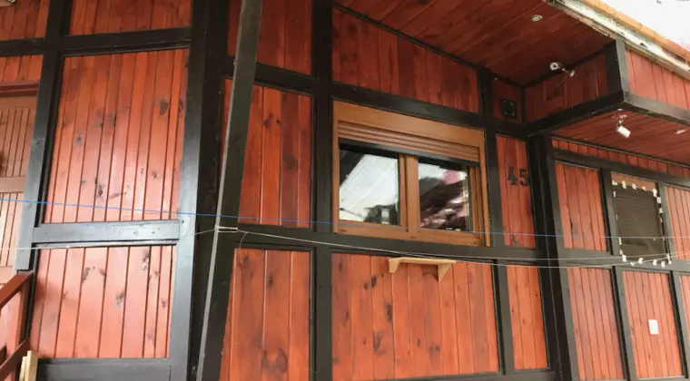 Domek całoroczny nad brzegiem jeziora