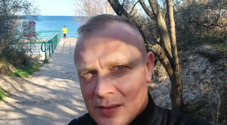 Poznam Miłą o Urokliwych Wdziękach Kobietę
